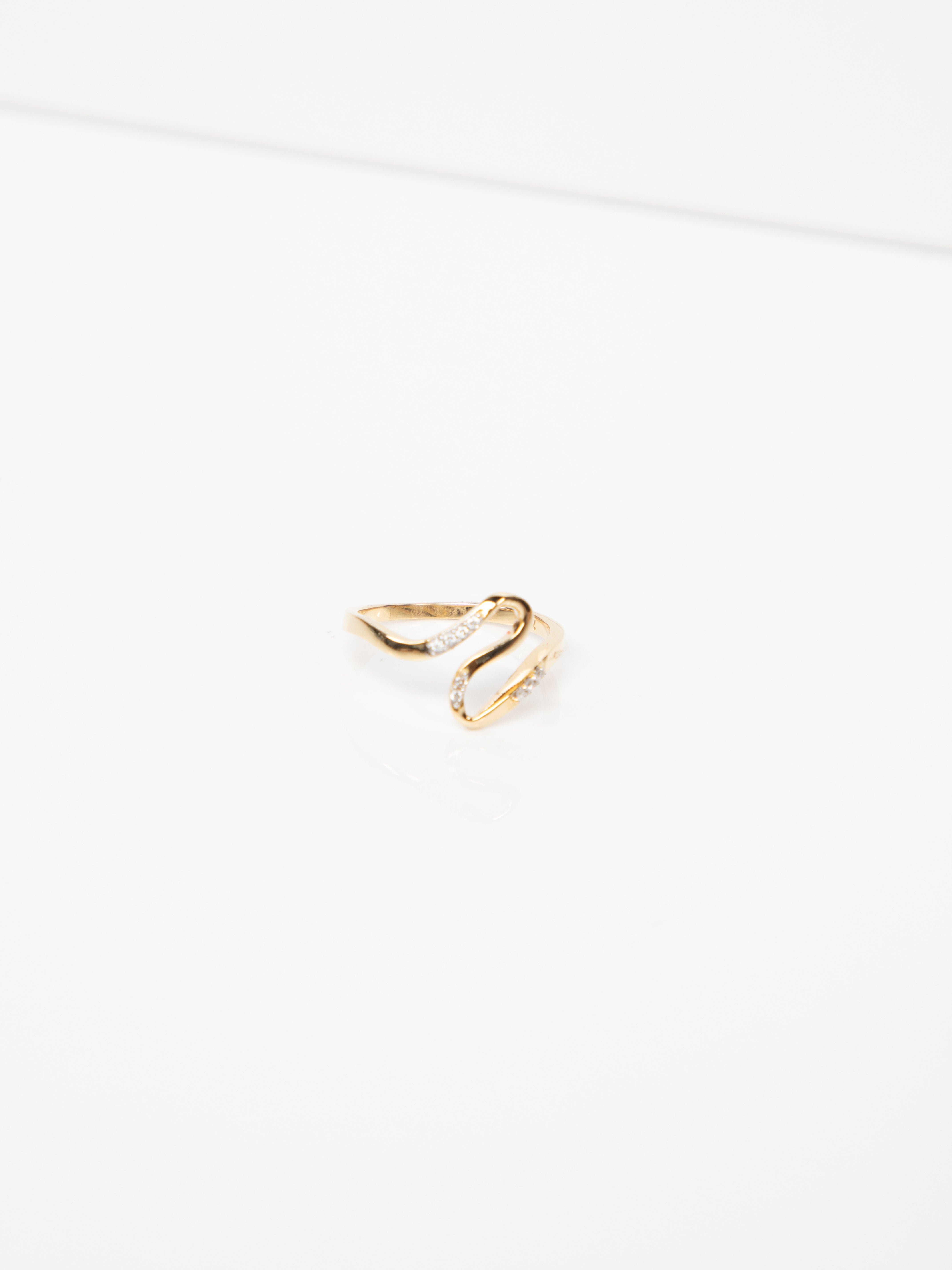 Wave diamond ring
