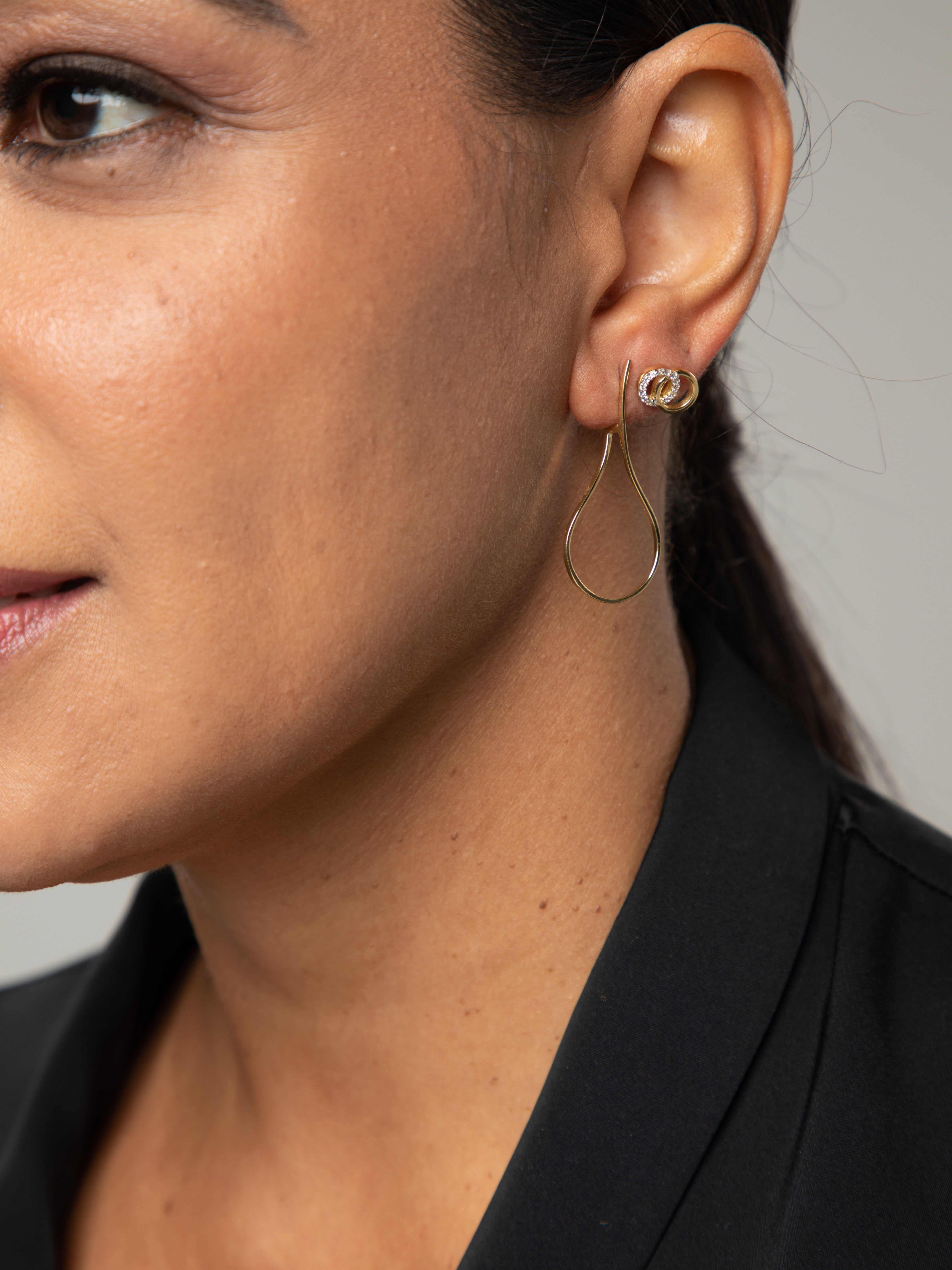Yellow gold drop earrings
