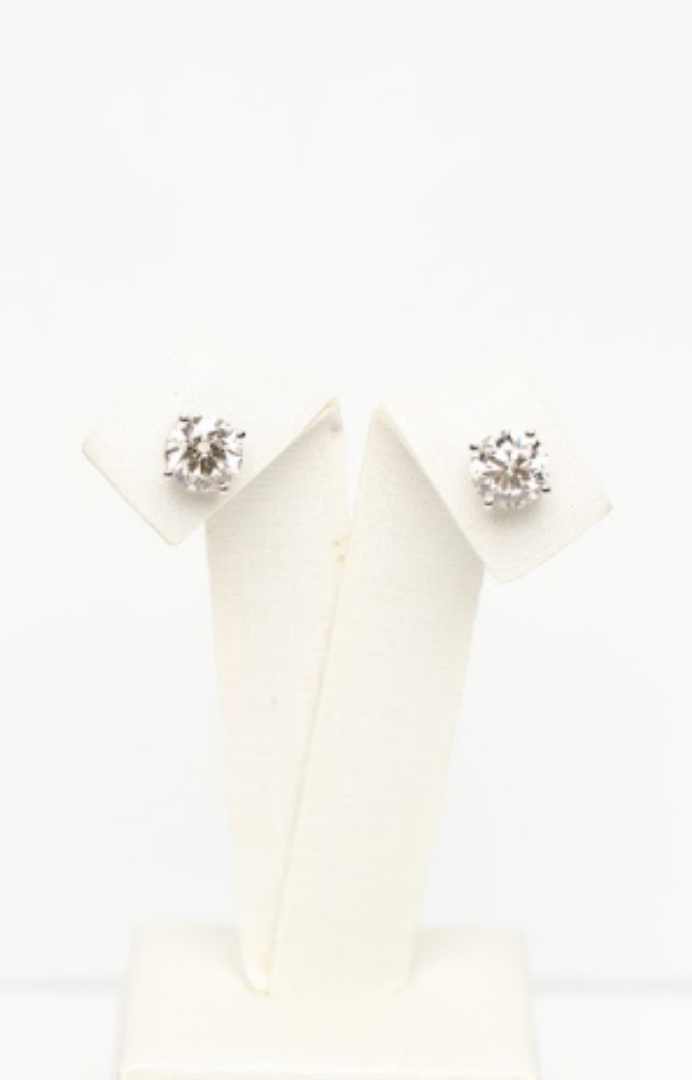 18k White Gold Diamond Stud Earrings