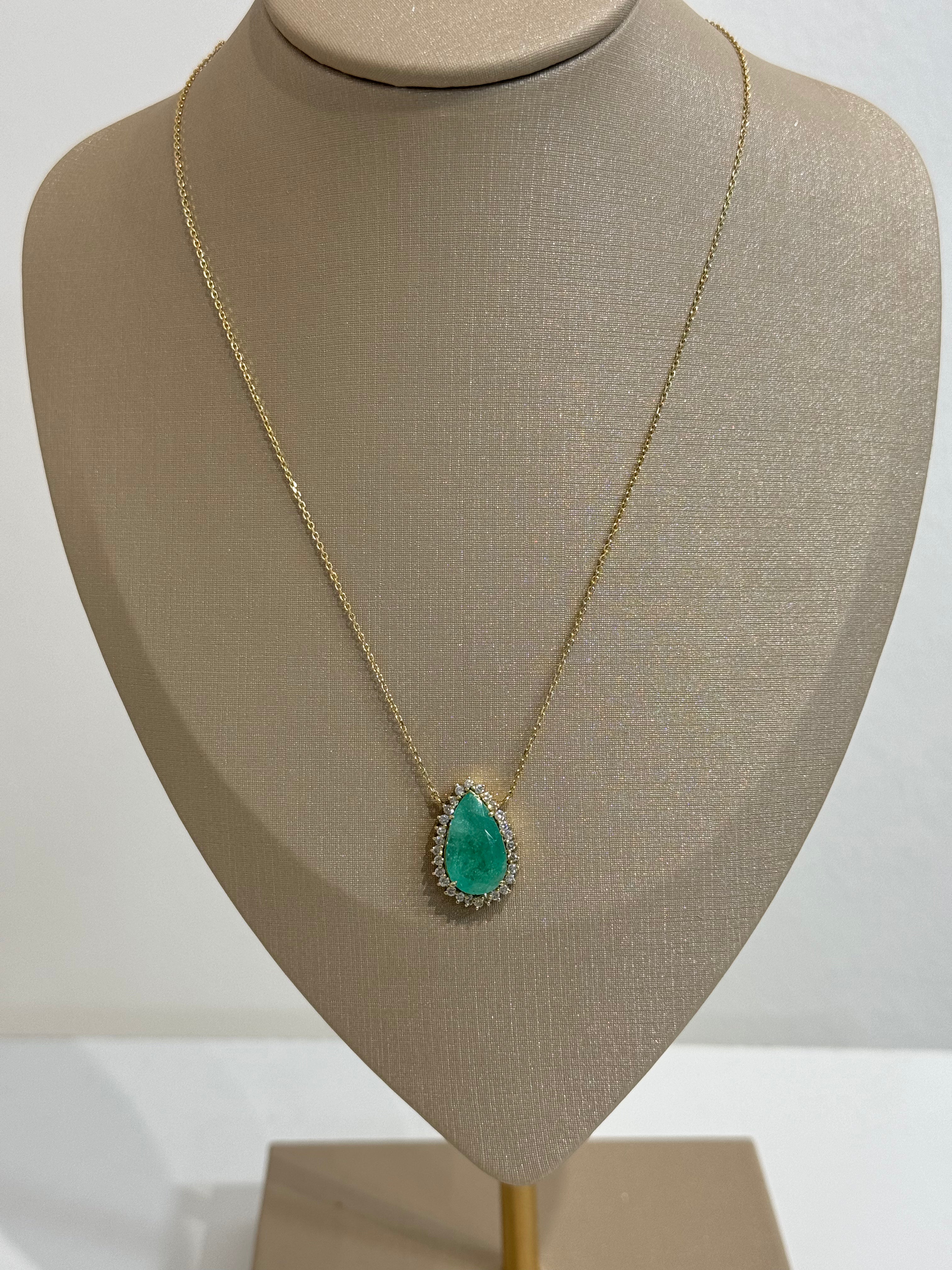 Emerald diamond necklace