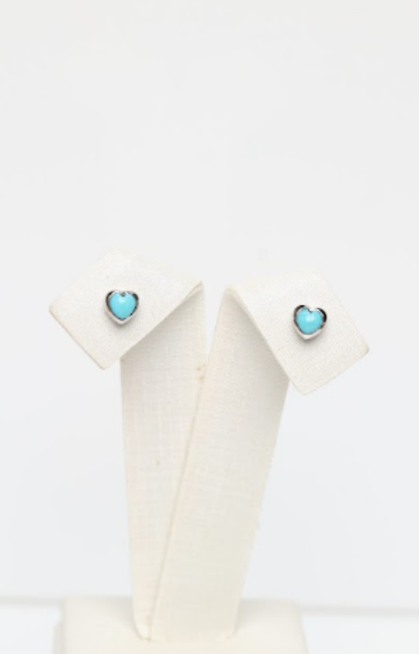 18k white Gold Turquoise Heart Stud Earrings