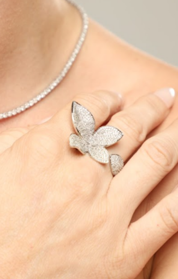 18k White Gold Diamond Leaf Ring