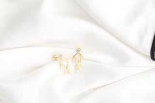 Leaves diamond earrings